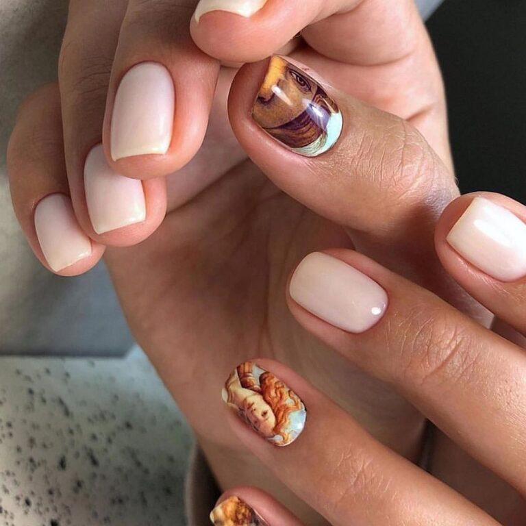 Маникюр в тёплых тонах с дизайном