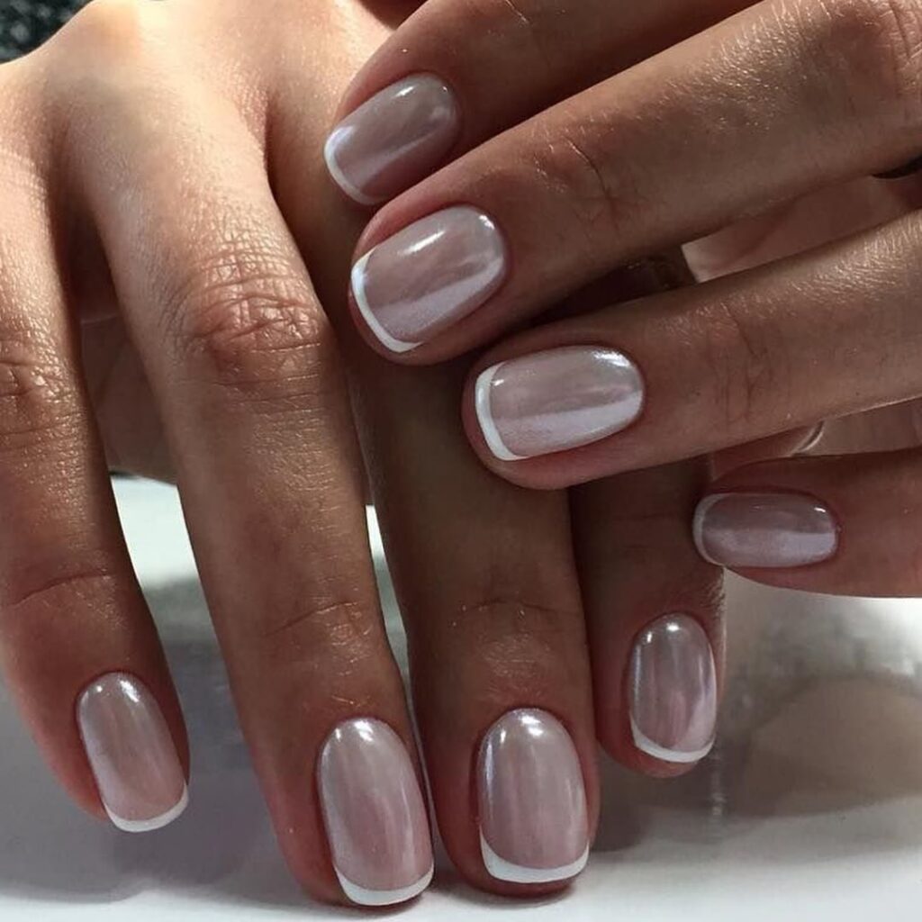 Молочный френч с дизайном Молочный блестящий френч