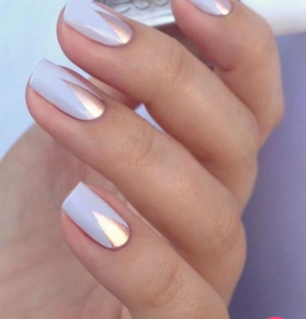 Молочный френч с дизайном Молочный блестящий френч