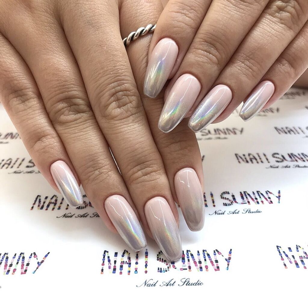 Молочный френч с дизайном Молочный блестящий френч