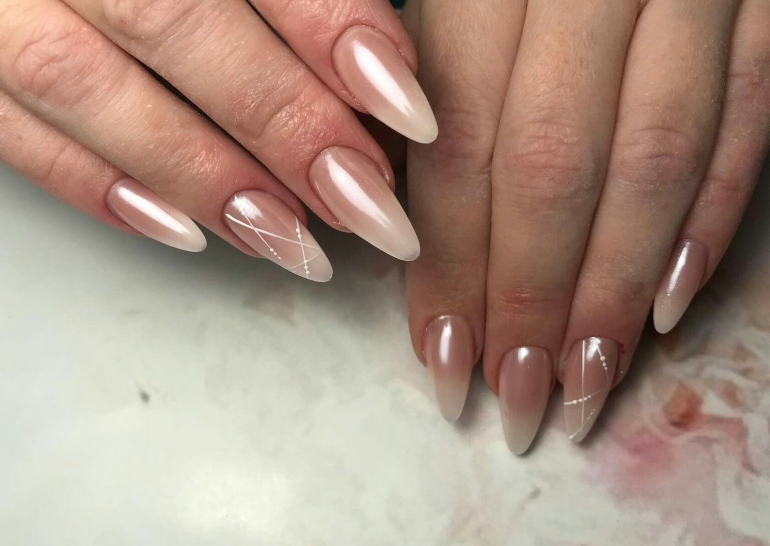 Молочный френч с дизайном Молочный блестящий френч