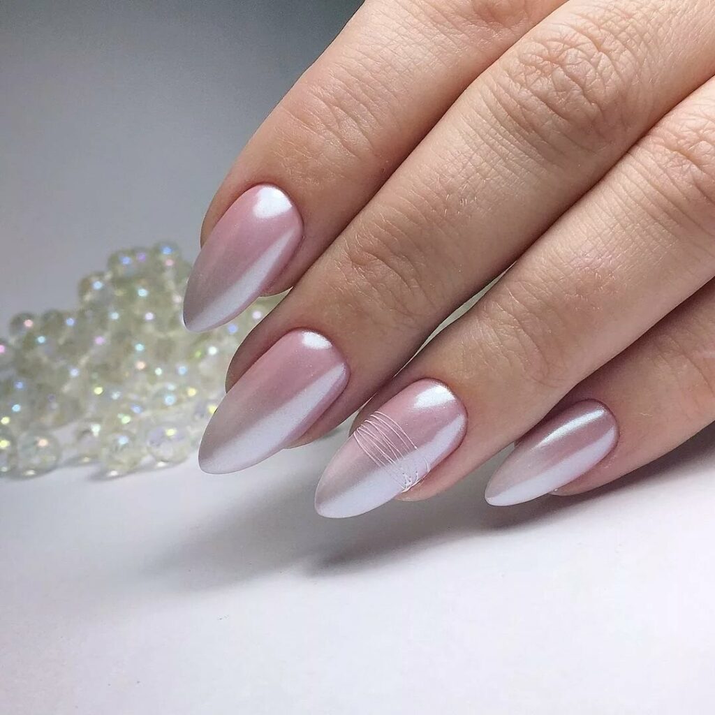 Молочный френч с дизайном Молочный блестящий френч