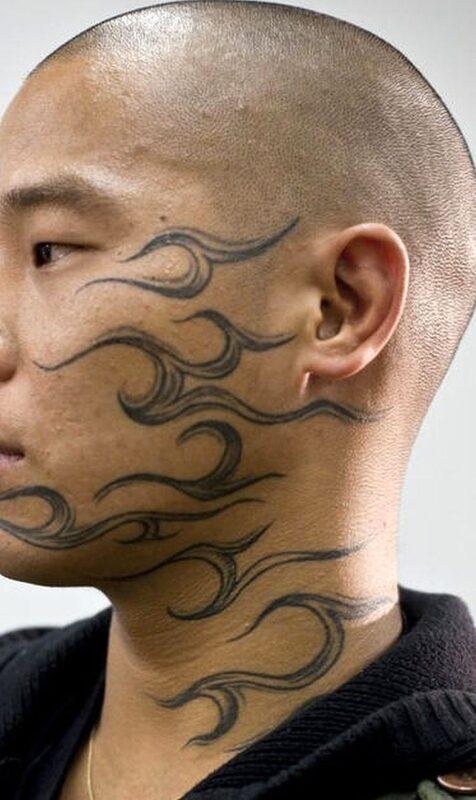 Эскизы тату для мужчин на разных частях тела На шее и лице