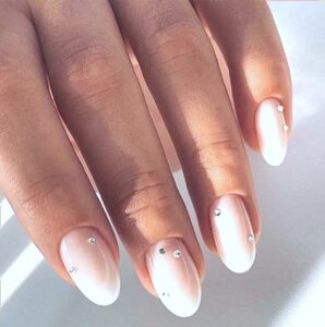 Как смотрится жёлтый маникюр на разных ногтях Овал Как смотрится жёлтый маникюр на разных ногтях Овал