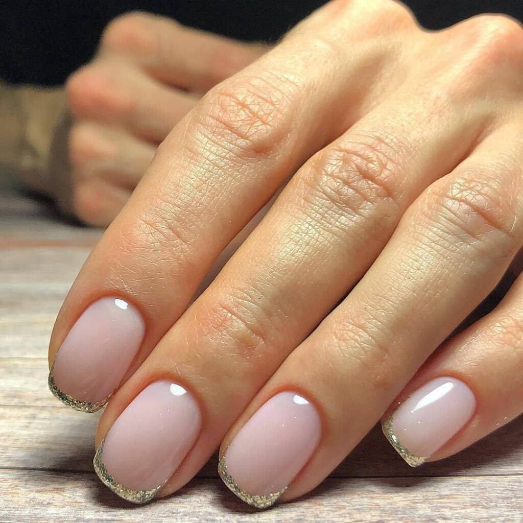 Молочный френч на разных формах ногтей Овал