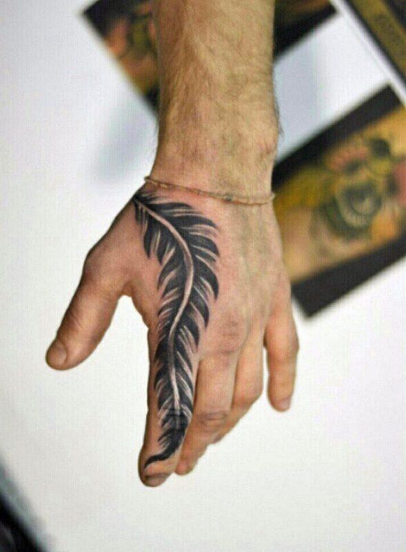Крутые и современные эскизы мужских татуировок в 2023 Татуировка с перьями