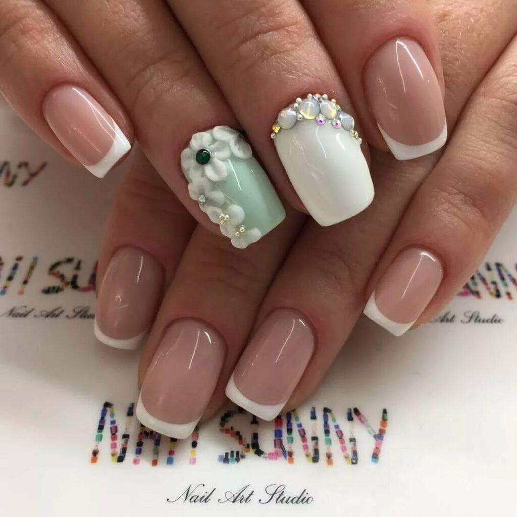 Молочный френч - 10 трендов 2023 года и фото-идеи с камнями и объёмными элементами