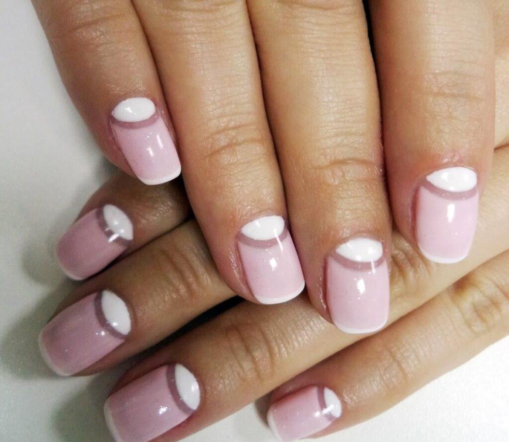 Молочный френч - 10 трендов 2023 года и фото-идеи с лунным дизайном