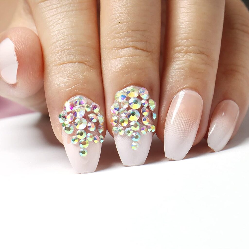 Молочный френч с дизайном Стразы