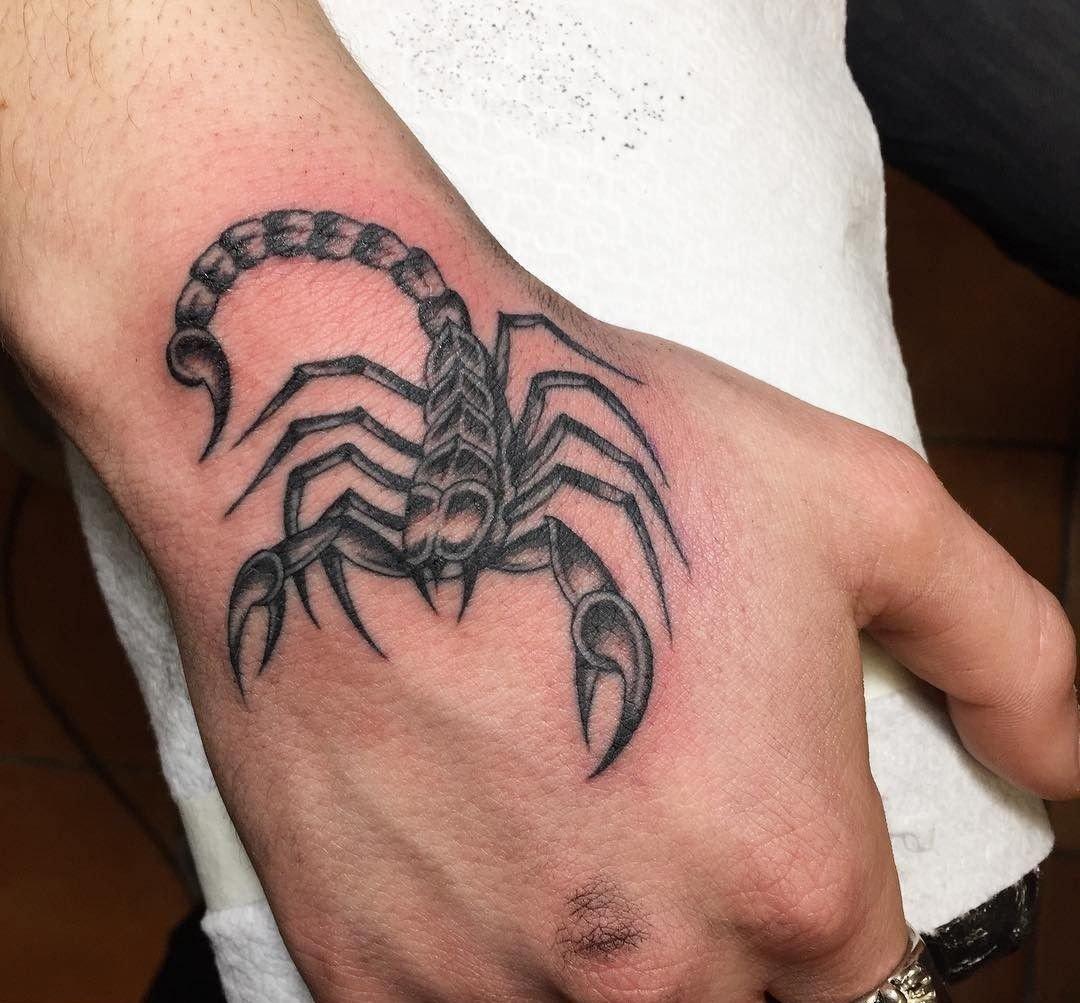 Крутые и современные эскизы мужских татуировок в 2023 Тату скорпион