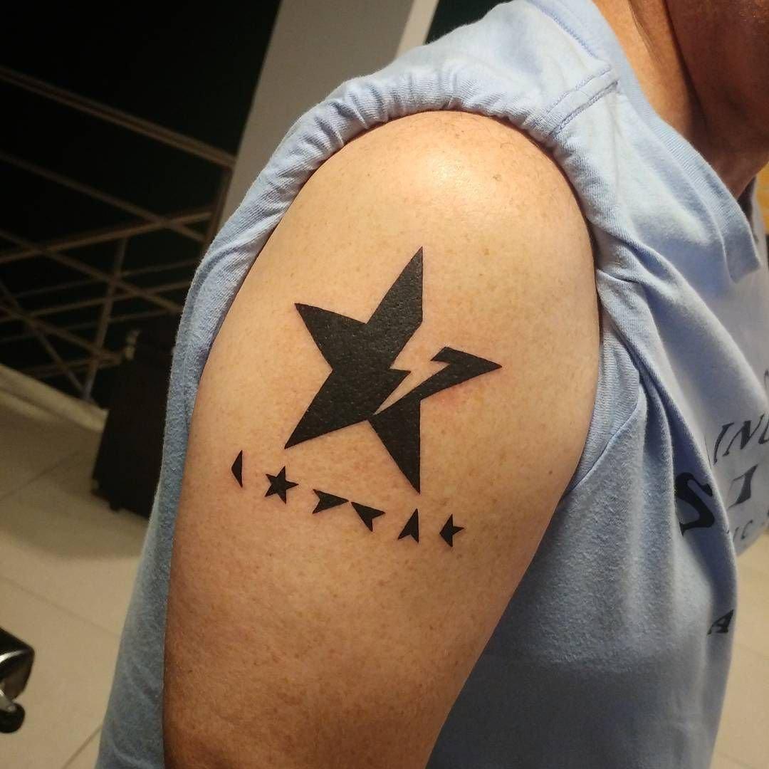 Крутые и современные эскизы мужских татуировок в 2023 Татуировка со звездой