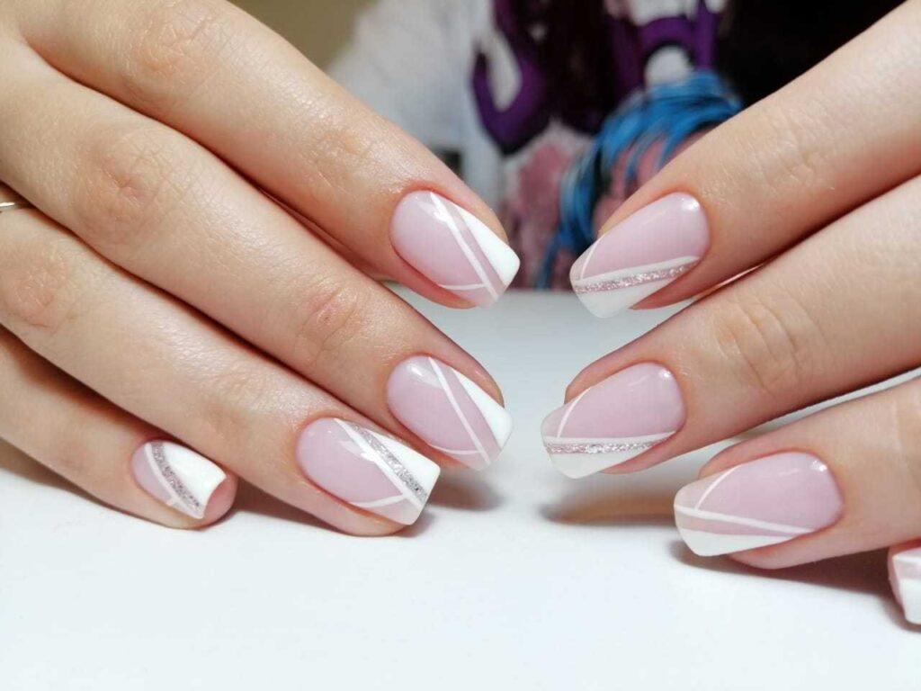 Молочный френч - 10 трендов 2023 года и фото-идеи треугольный кончик 