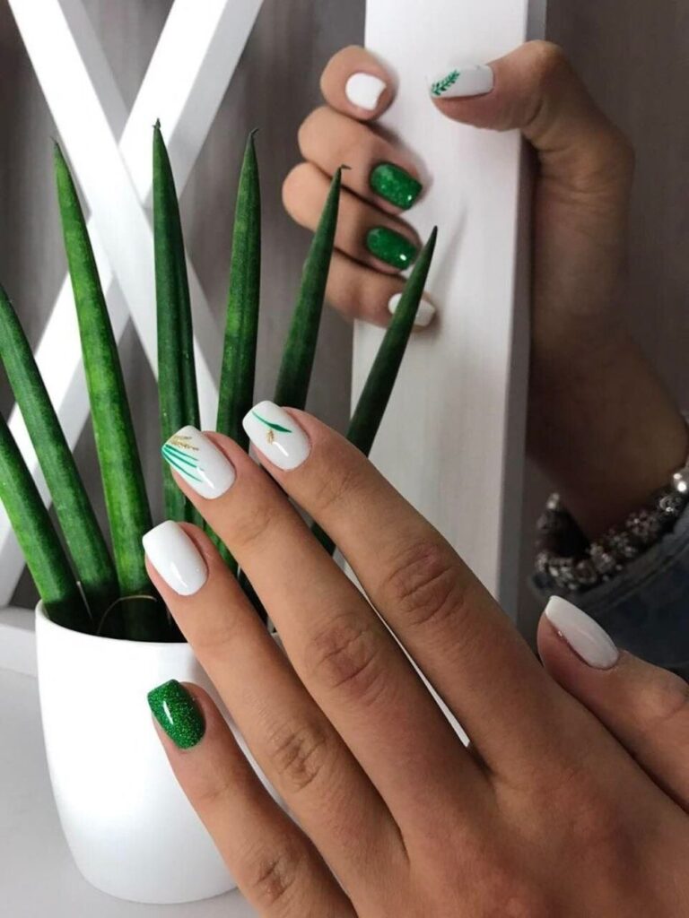 Цветной молочный френч Зелёный и неоновый