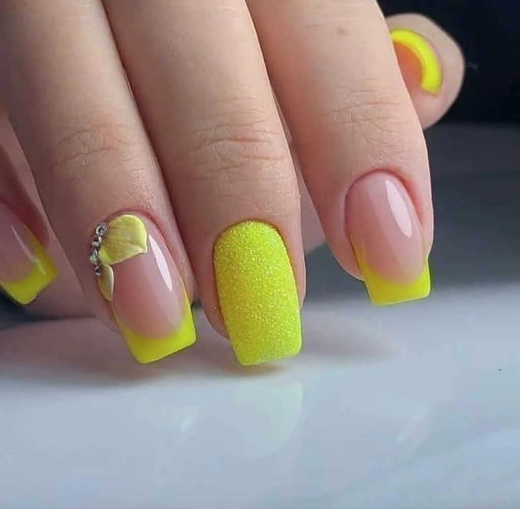 Цветной молочный френч Жёлтый