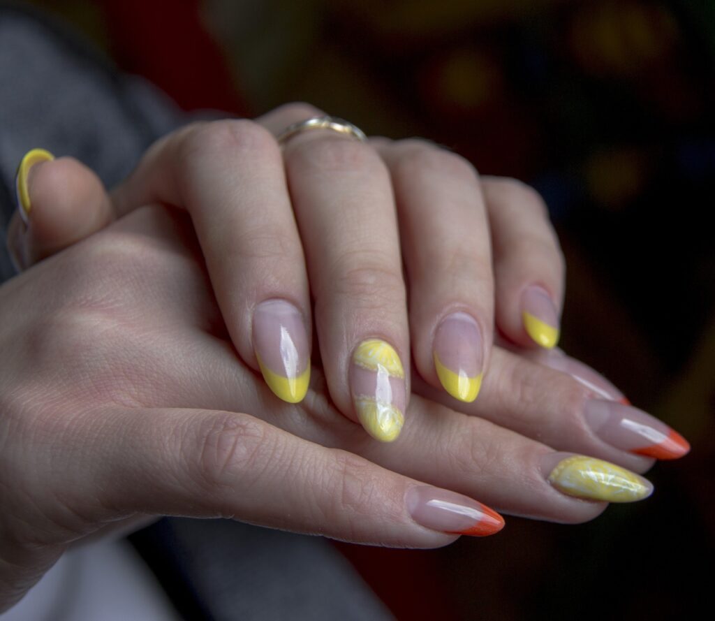 Цветной молочный френч Жёлтый