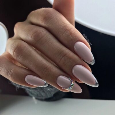 Молочный френч 2024 - идеи и 444 фото дизайна ногтей (квадрат, миндаль)